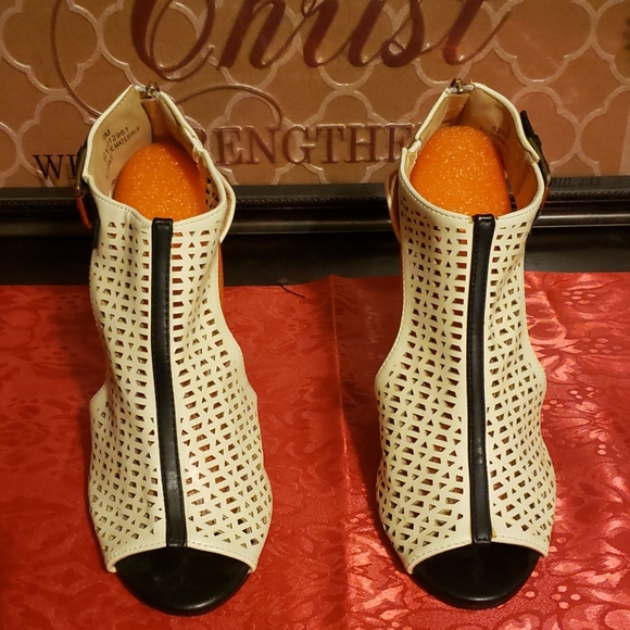 Shoes - Picture 2 of 4